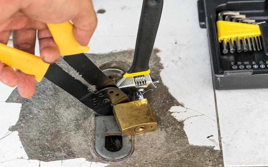 changer serrure porte de garage Puteaux